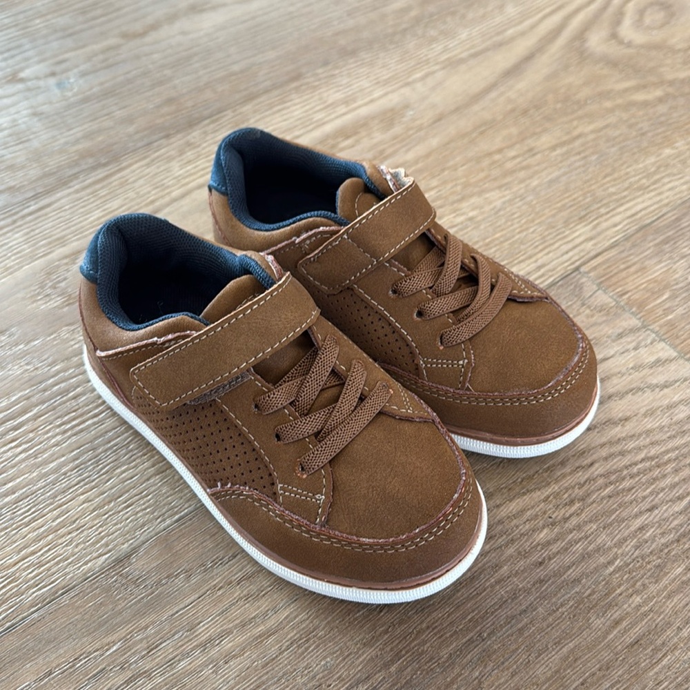 Crown Vintage Brown Sneakers with Velcro and Laces
